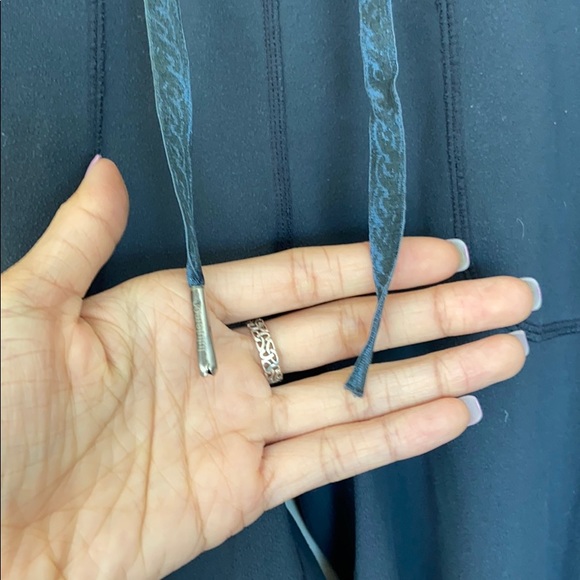 LULULEMON Still Gray Workout Pants Sz 4 - Picture 3 of 6